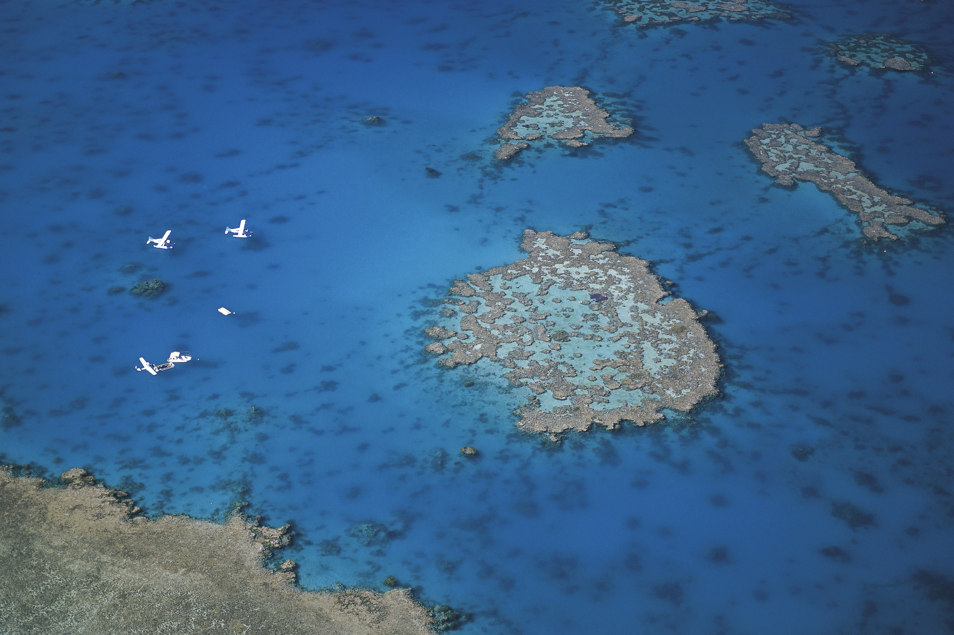 Great Barrier Reef water image